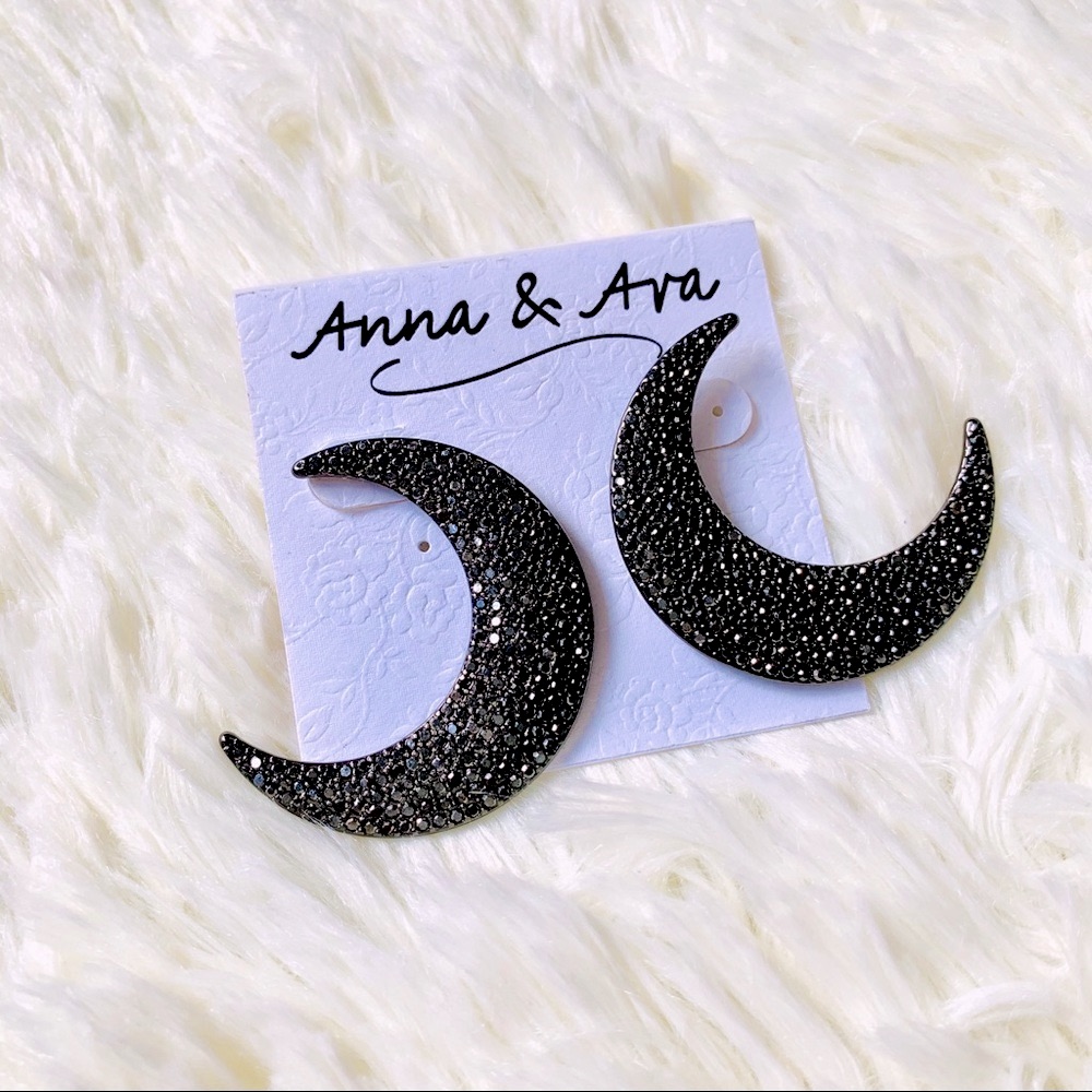 Shinning Moon Earrings 10$